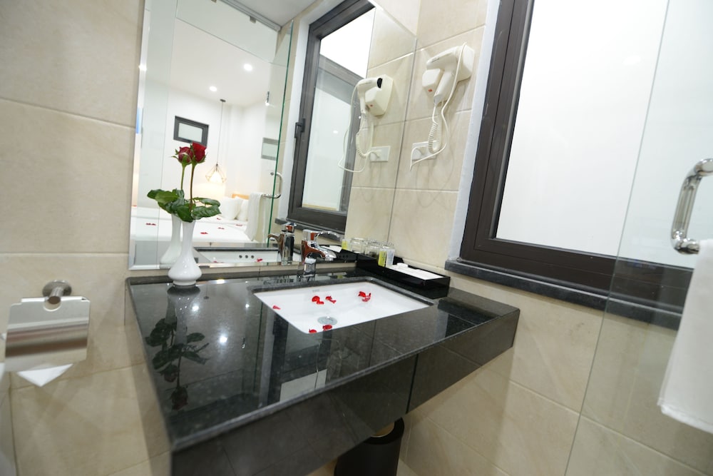 Blue Hanoi Inn City Hotel 45/50