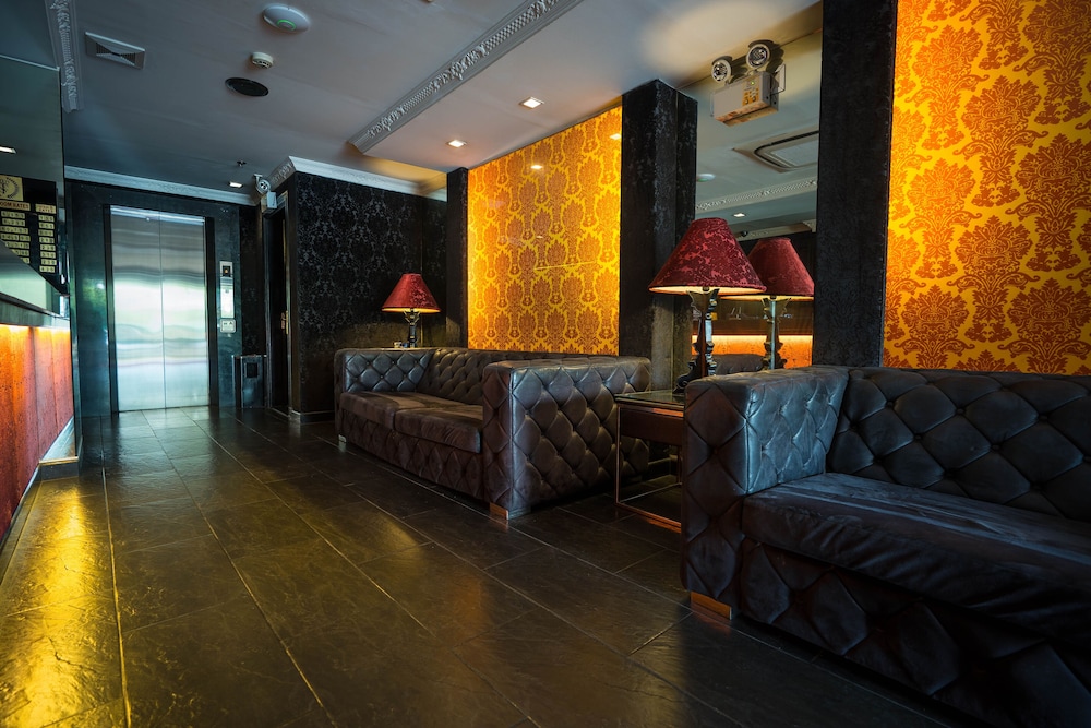 Fields Plaza Suites 46/65