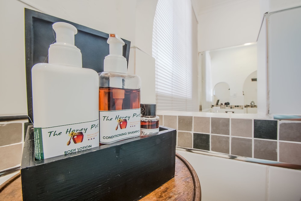 Honeypot Guesthouse 5/50