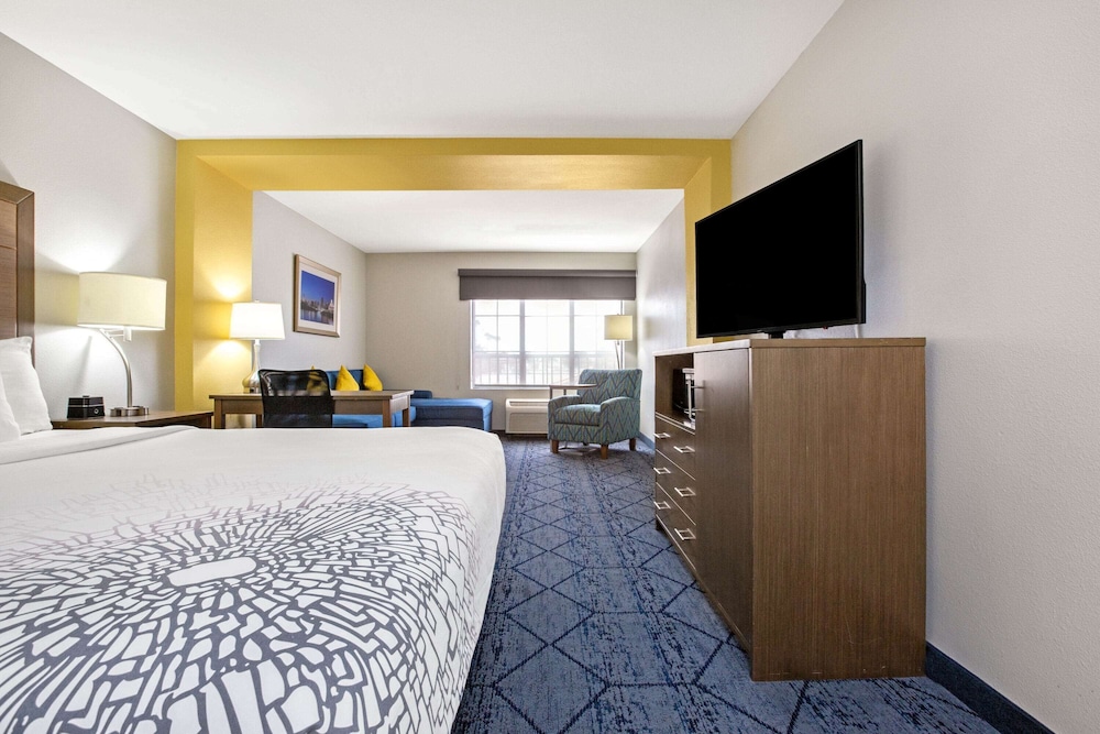 La Quinta Inn & Suites By Wyndham NE Long Beach/Cypress 25/51