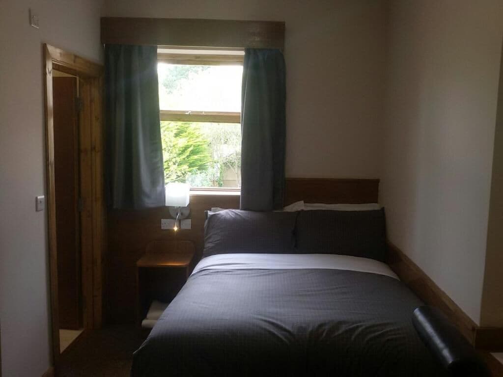 ROOM, DOUBLE BED, SMALL