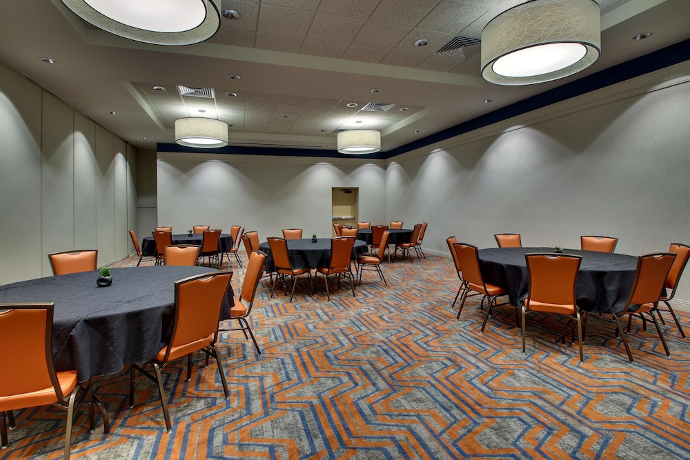Drury Inn & Suites Iowa City Coralville 42/50
