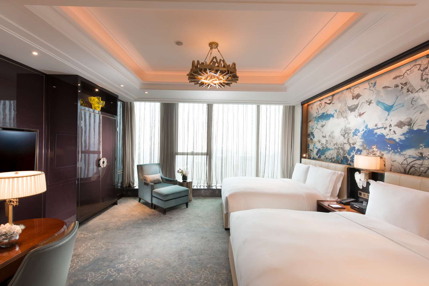 Room, Queen Bed, Twin Towers View