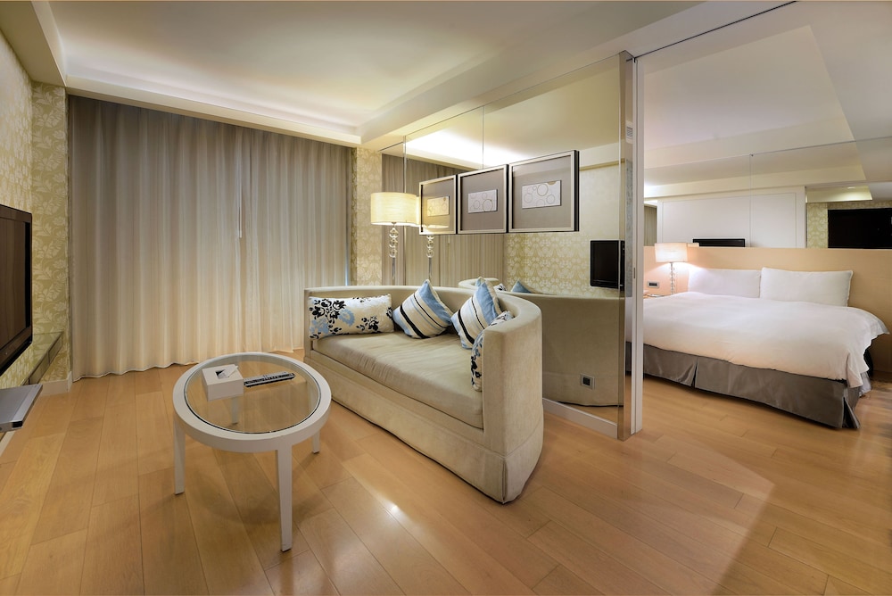THE CRYSTAL RESORT SUN MOON LAKE 16/50