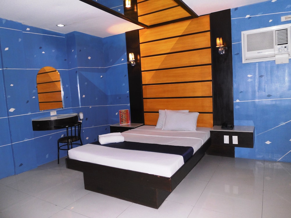 Harts Hotel Quezon City 10/30