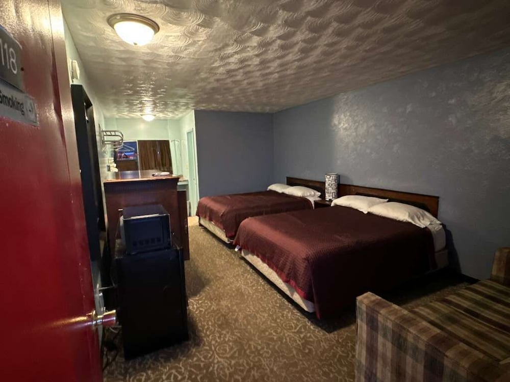 Gray Plaza Motel Benton Rend Lake I-57 19/39