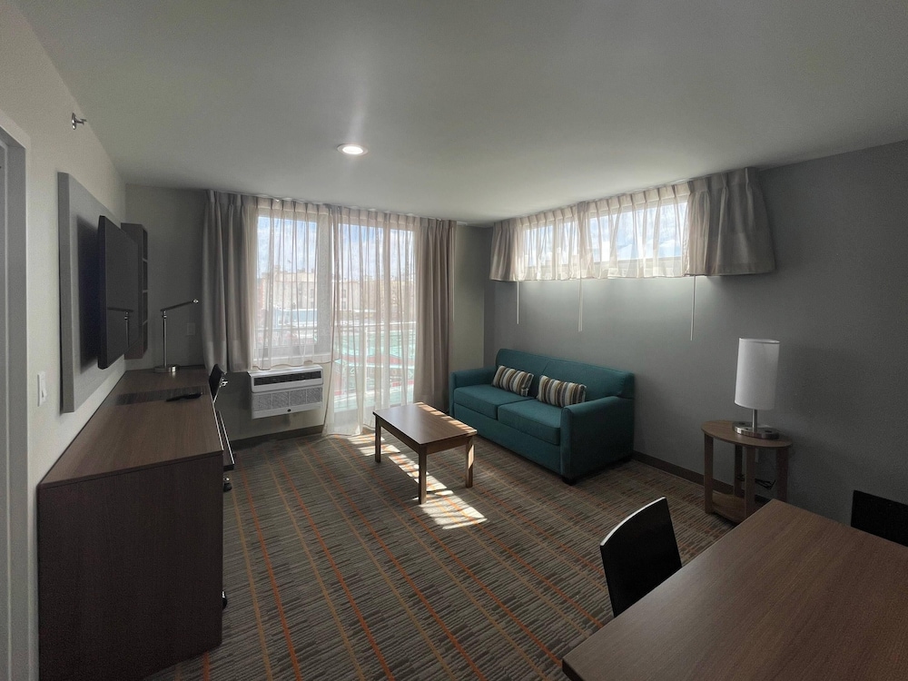 MainStay Suites Bronx - Belmont 42/61