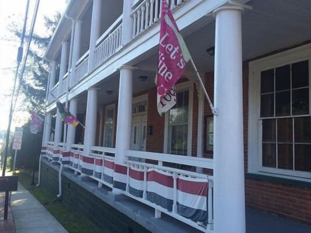 Lafayette Inn 7/66