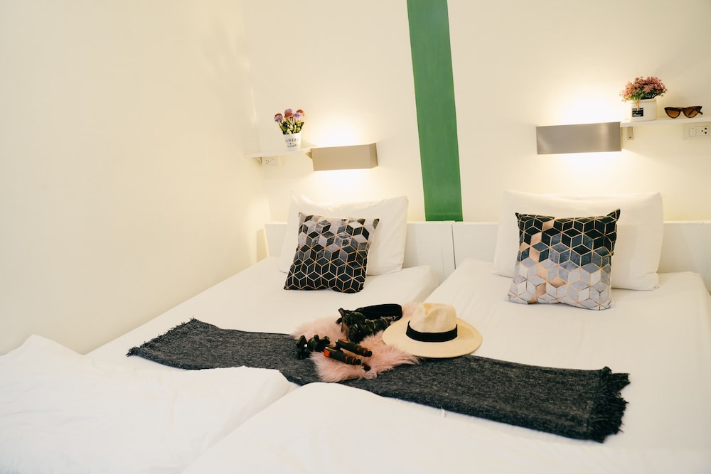 HQ HOSTEL SILOM 38/49