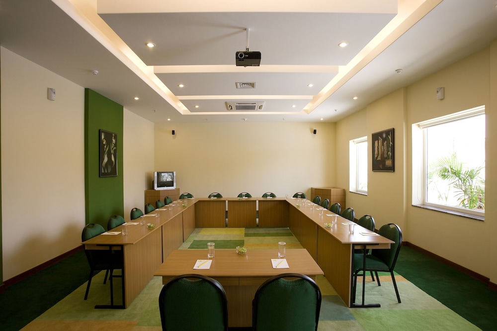 Lemon Tree Hotel Hinjawadi Pune 39/49