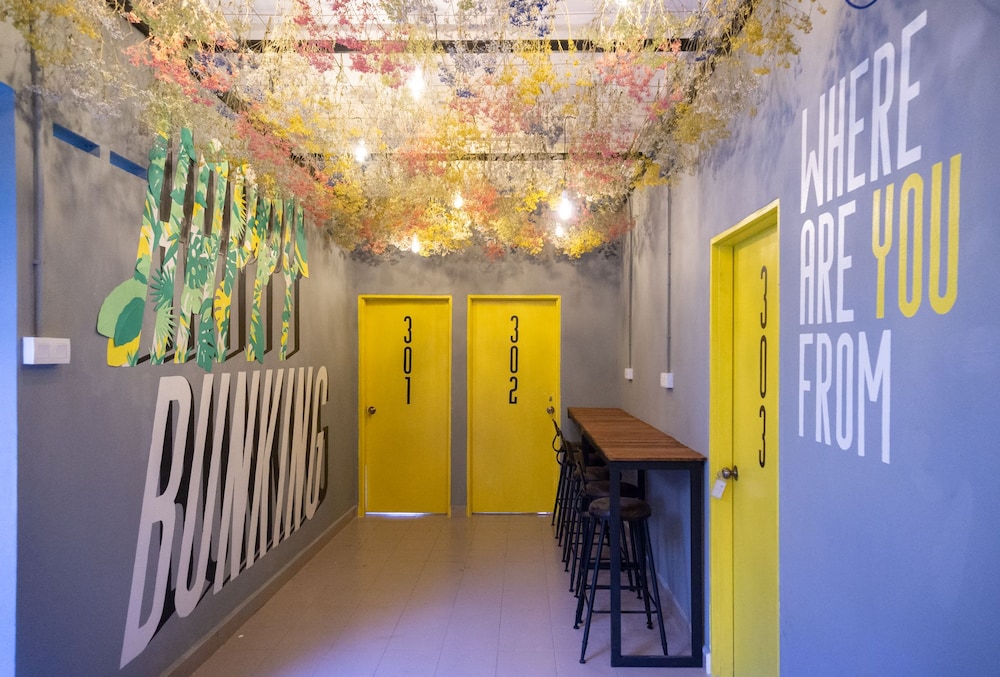 Traveller Bunker Hostel 2/45