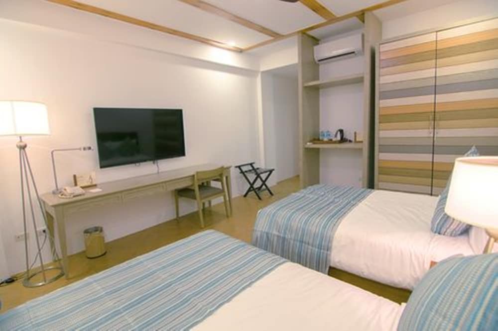 Thunderbird Resorts - Rizal 17/70