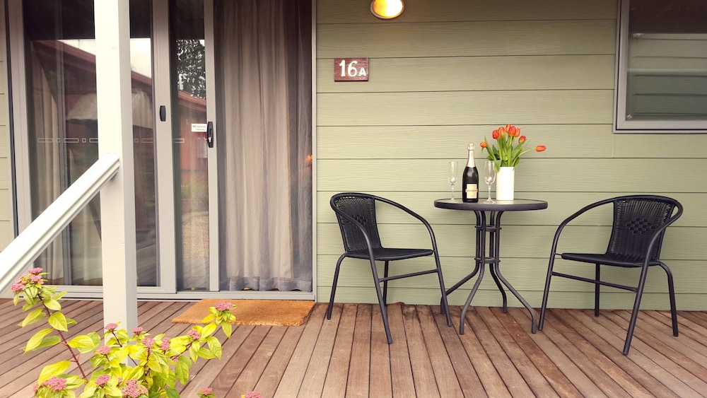 Daylesford Central Motor Inn 53/65