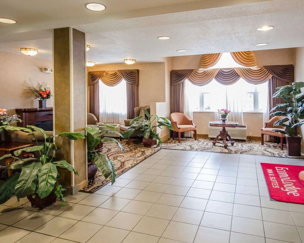 Econo Lodge Inn & Suites Evansville East 4/40