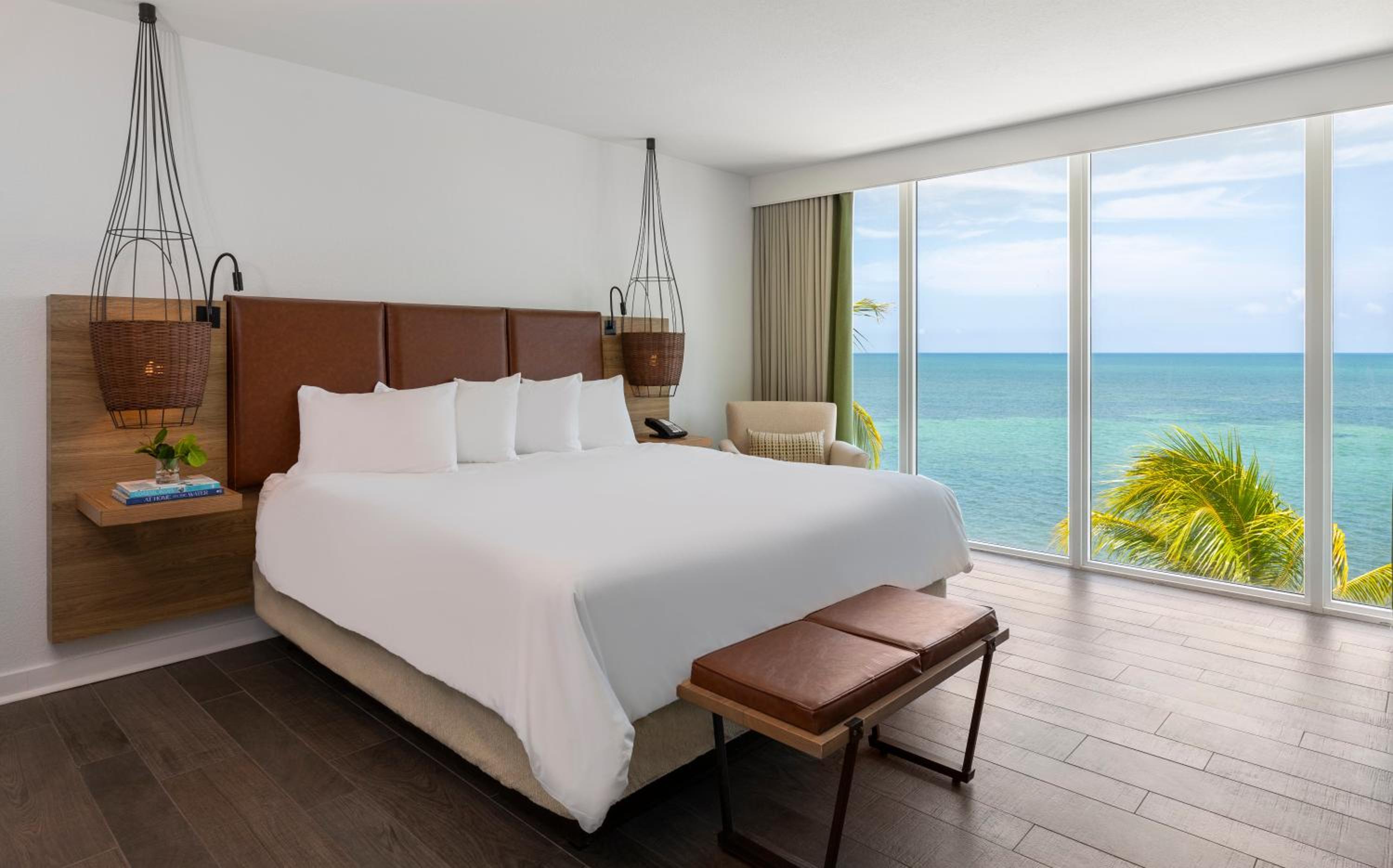 1 Bedroom, Suite, King Bed, Ocean Front, Sofa