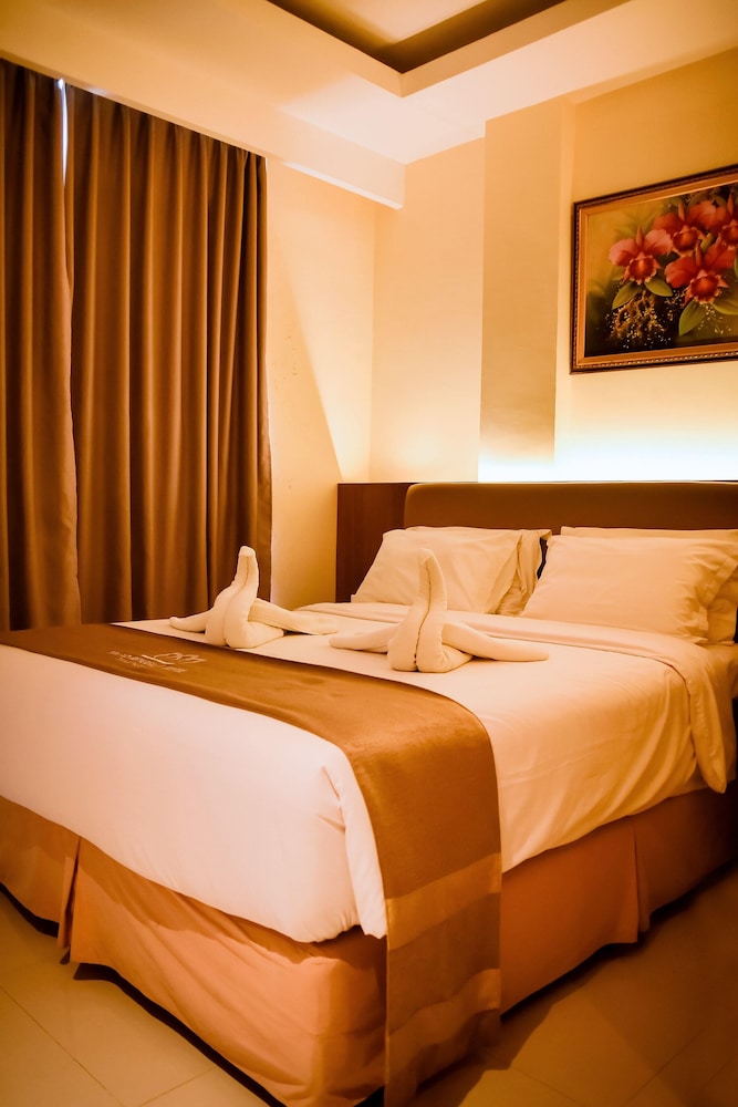 Portola Grand Renggali Hotel 5/25