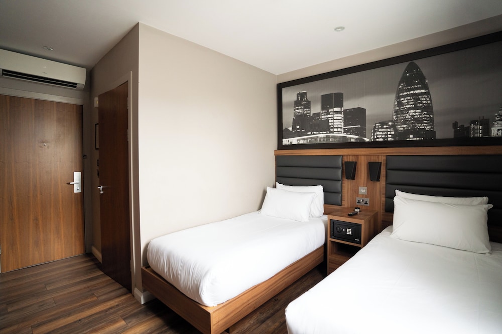 London Court Hotel 18/61