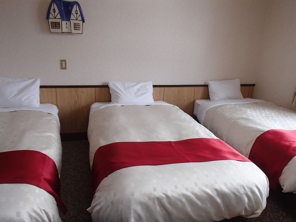 ROOM, QUADRUPLE