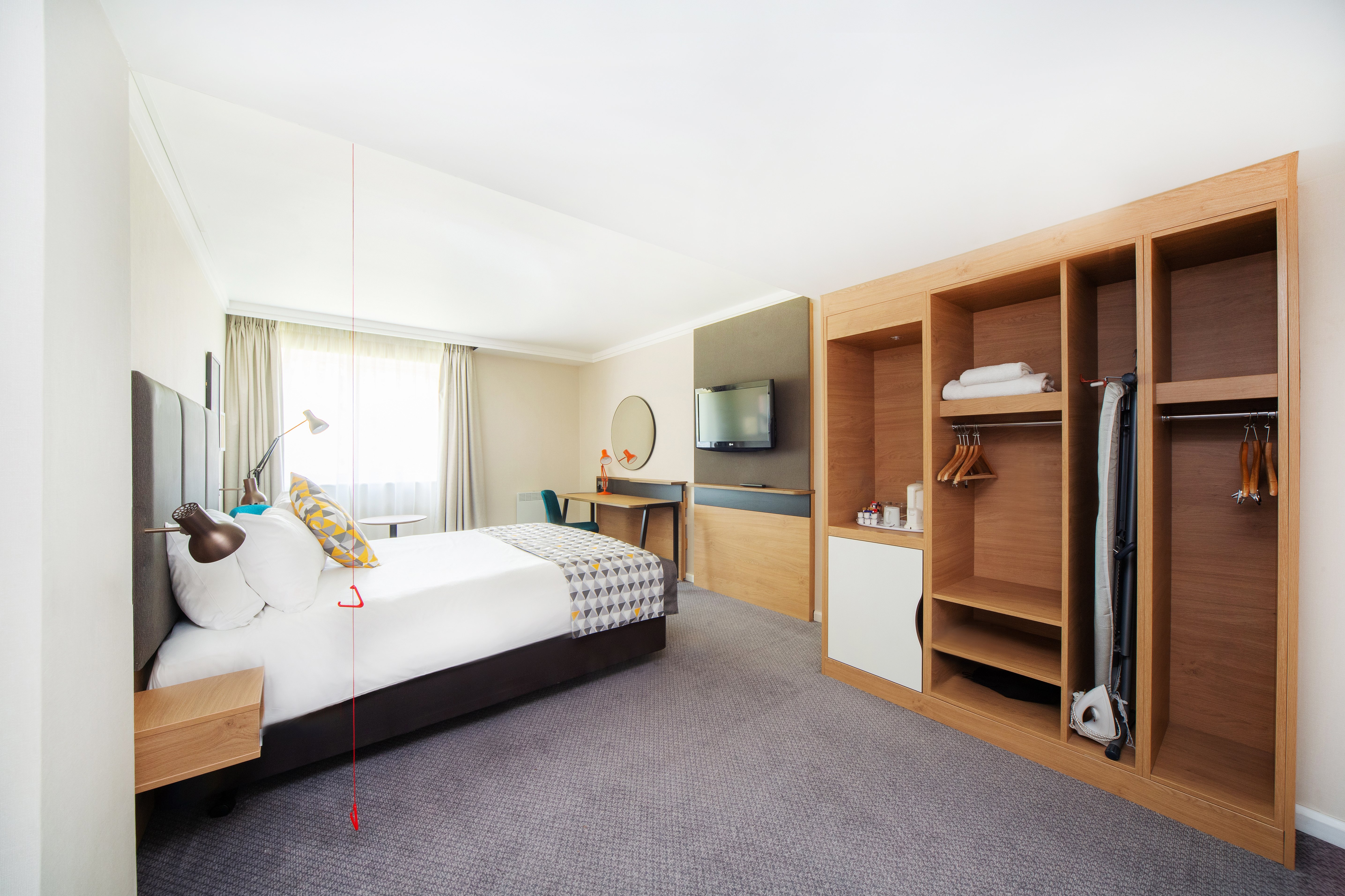 Holiday Inn Reading South M4 Jct11 28/81