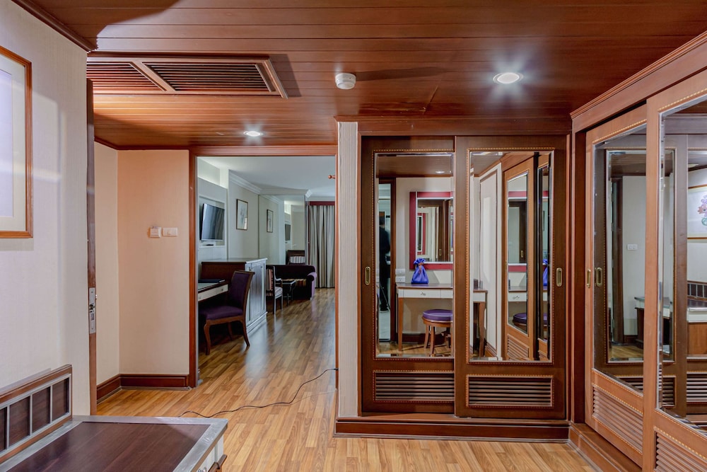 Golden Tulip Sovereign Hotel 24/50