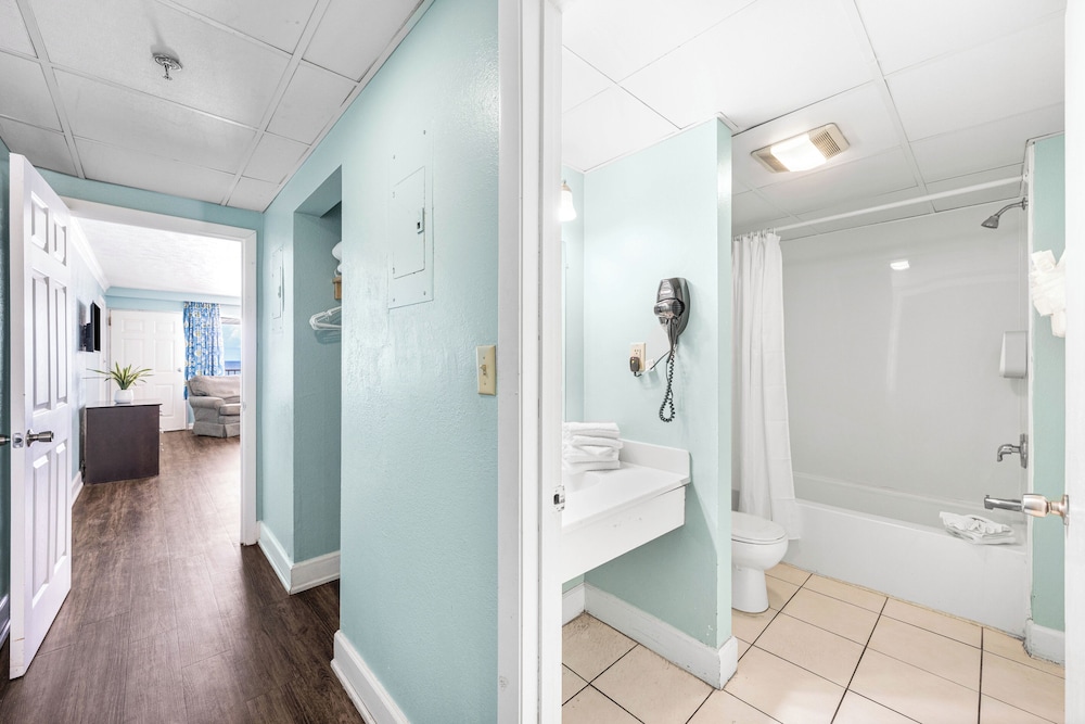 Boardwalk Beach Resort Hotel 63/65