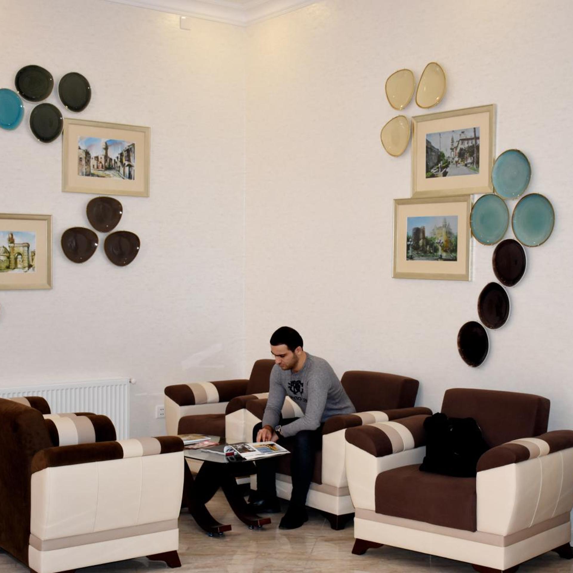 Consul Hotel 26/50