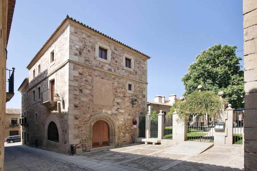 Parador De Caceres 55/63