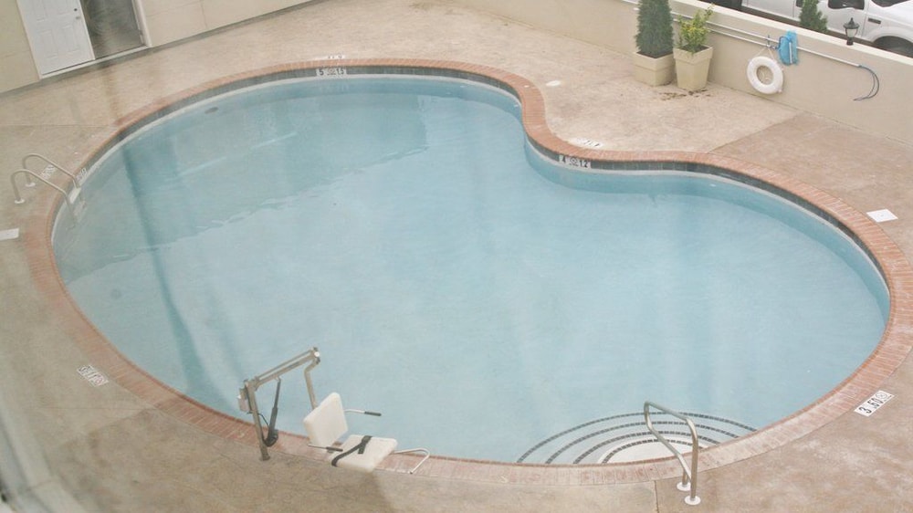 HOLIDAY INN GUIN 5/65