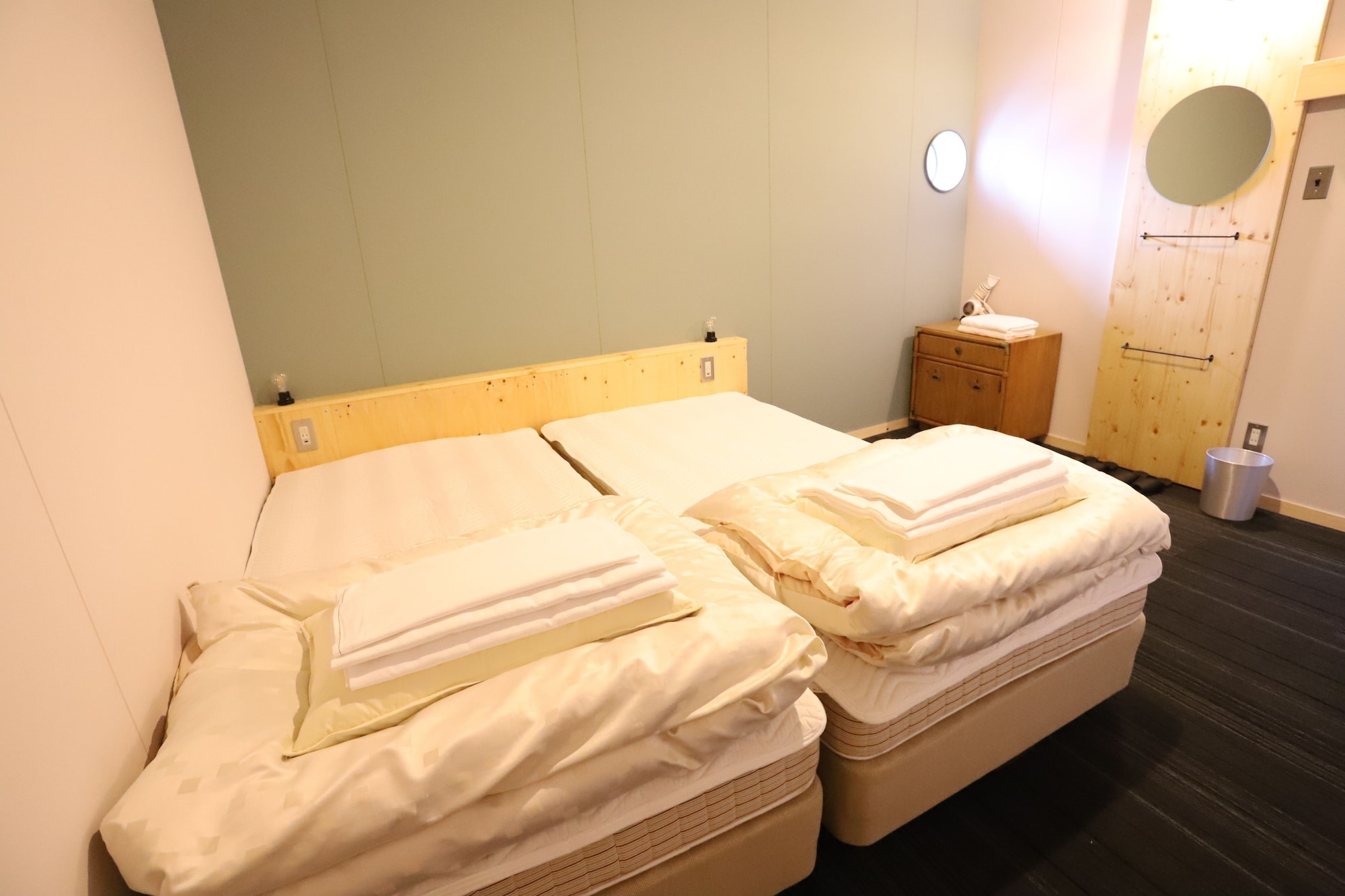 ROOM, TWIN BEDS, SHARED BATHROOM