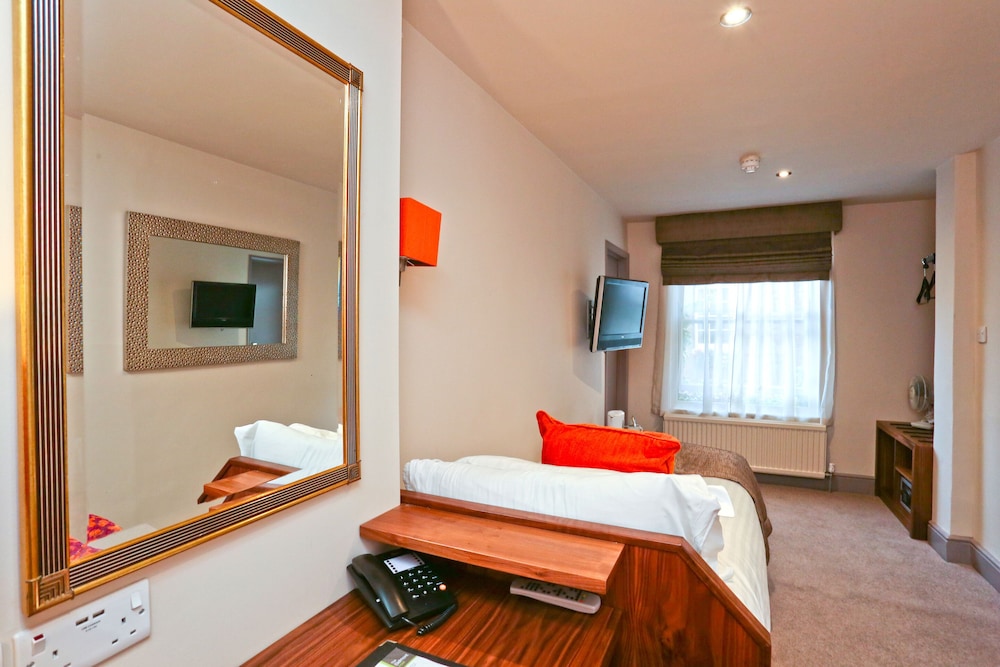 The Belmont Hotel, Leicester 33/47