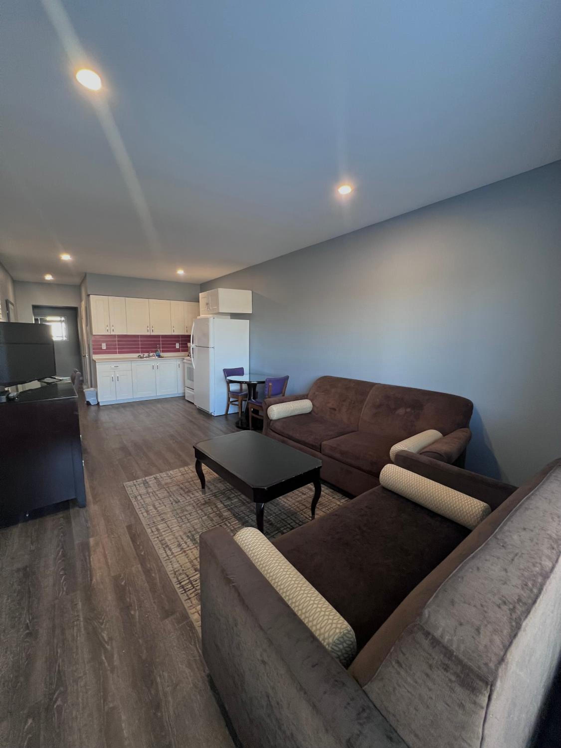 HWY 17 Hotel 29/50