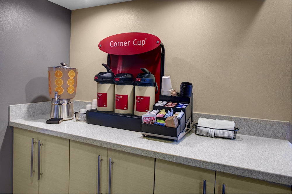 TownePlace Suites by Marriott Fresno 32/36