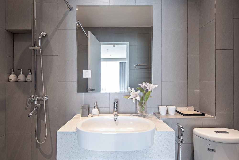 M Village Hotel Ly Tu Trong, a brand of Modern Village Lifestyle 33/35