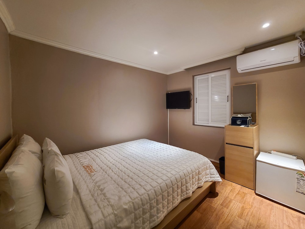 Hotel Mini 12/38