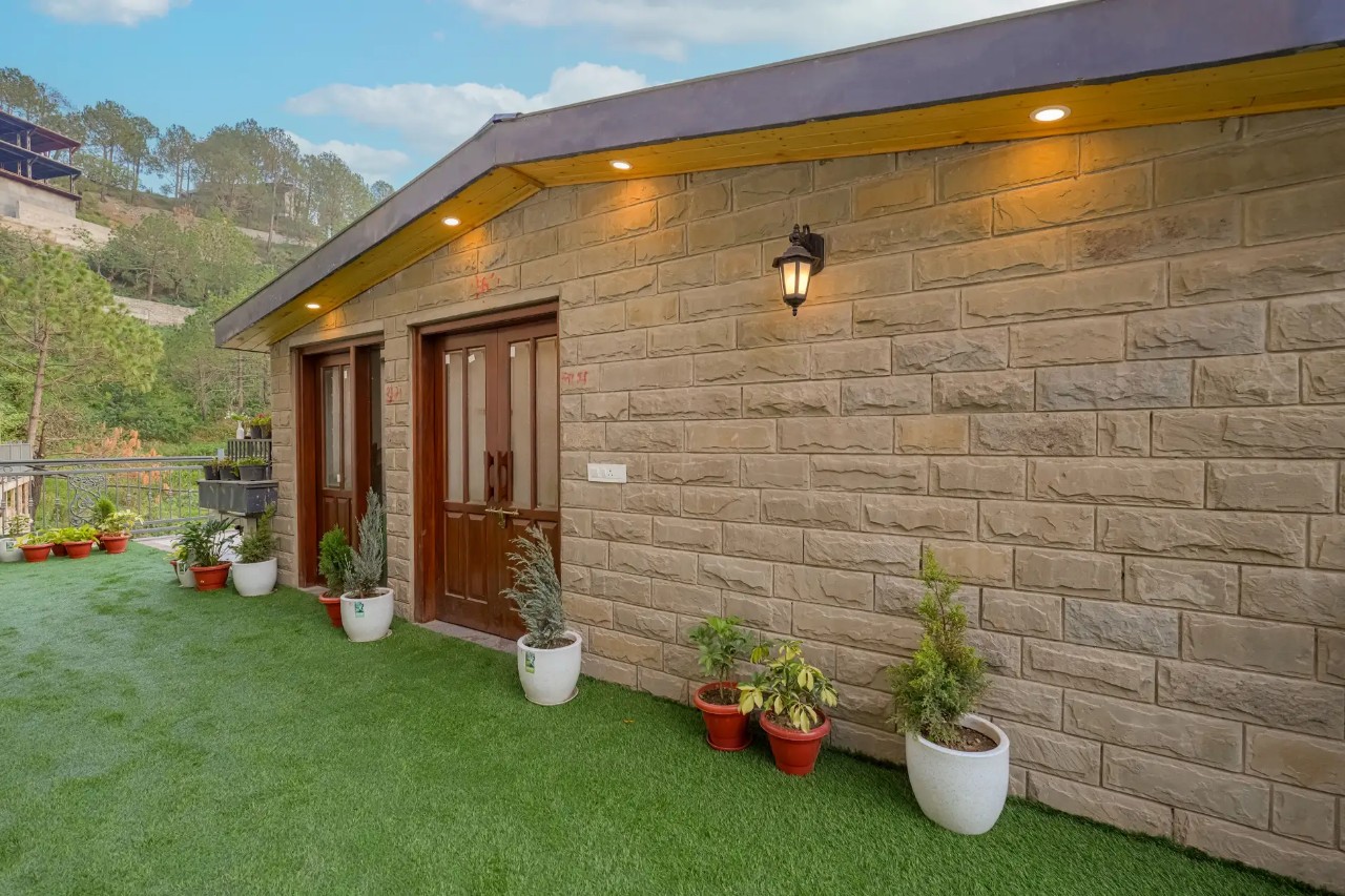 Elivaas Konifer Greyvine Hillside 9-BHK Retreat with Attic, Scenic Views, Garden & Outdoor Seating 16/18