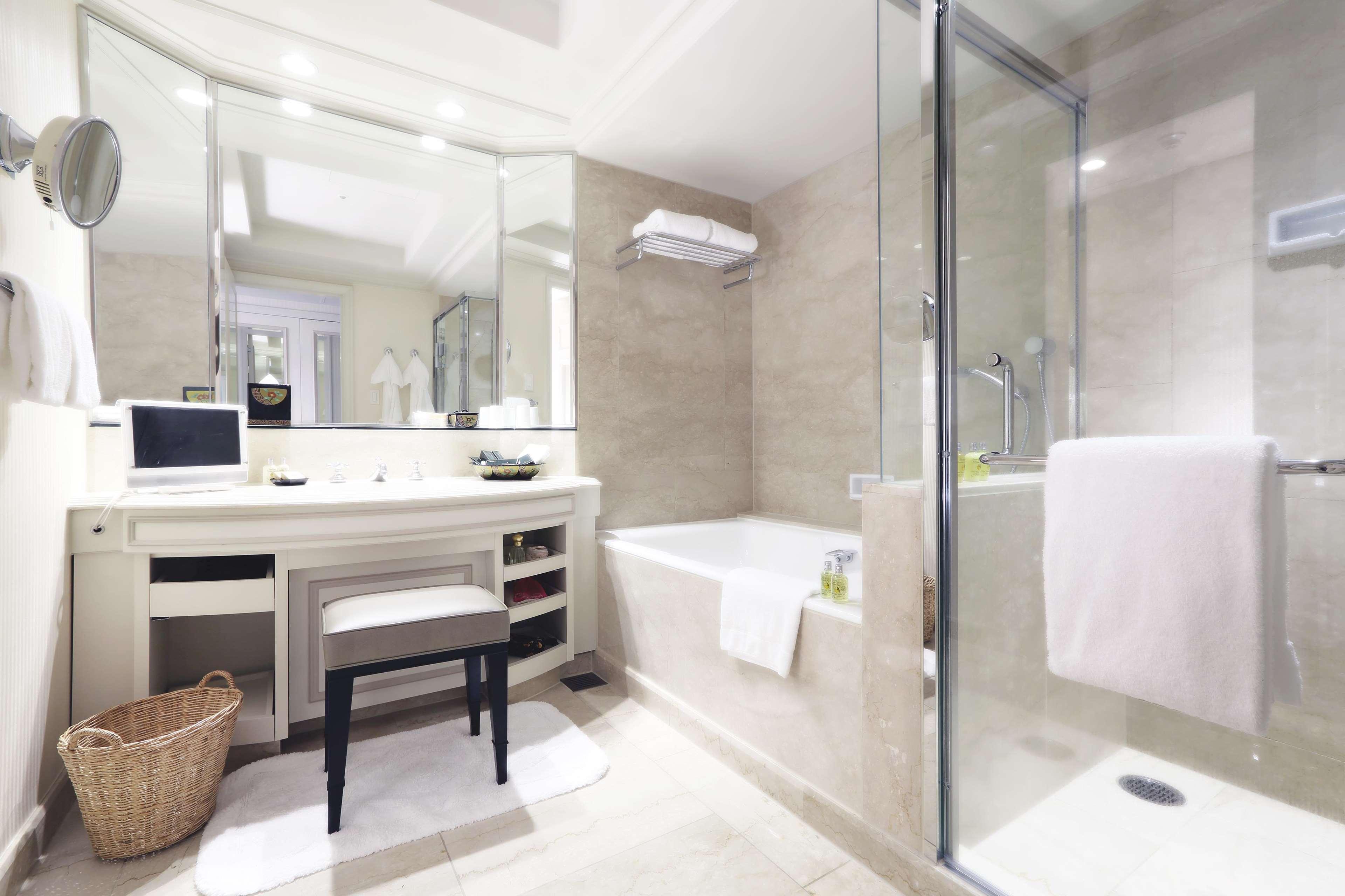 Prime Executive Suite City View Twin Room