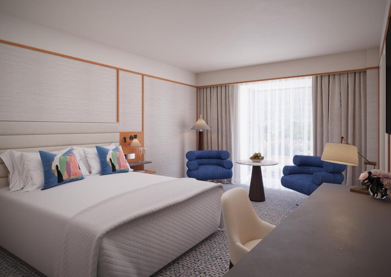 Deluxe