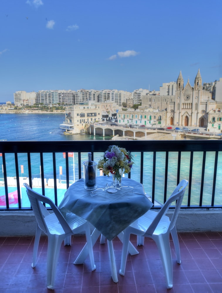 St Julians Bay Hotel 64/68