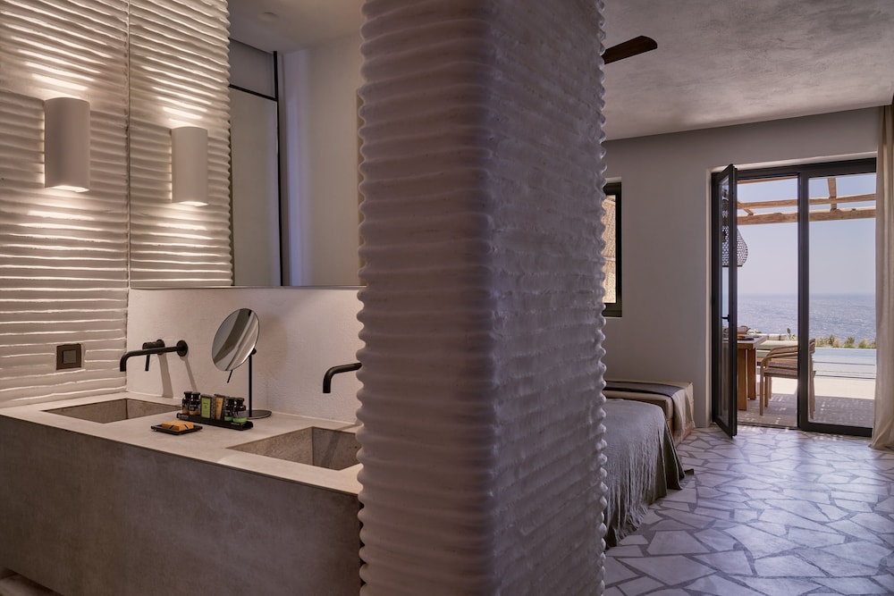 Archipelagos All Suites 50/50