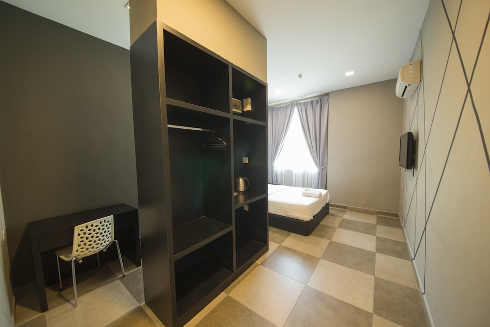 Elite Hotel Muar 50/50