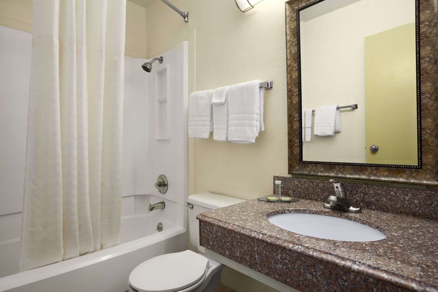 Super 8 by Wyndham Carlsbad 4/5
