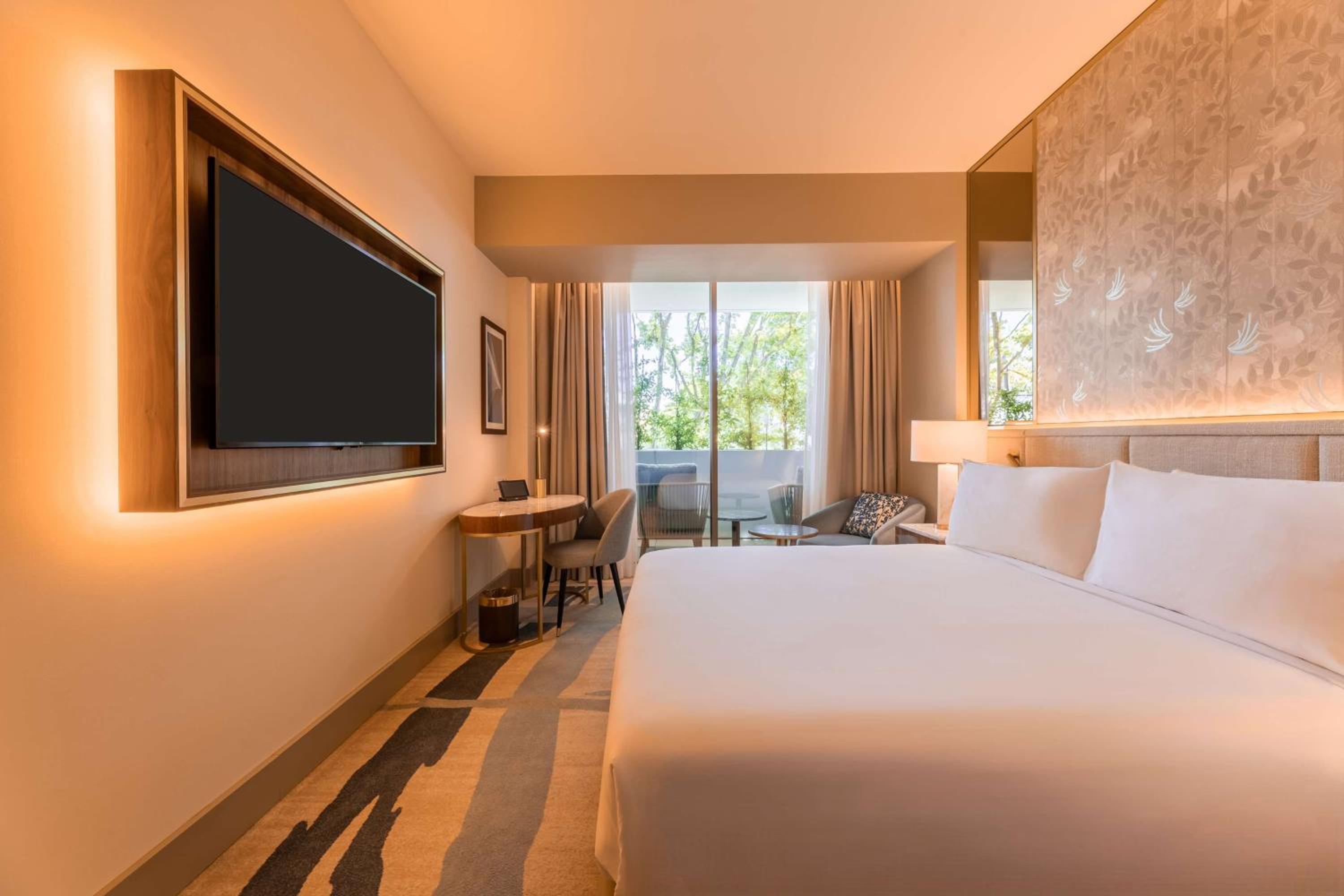 Guest Room, King Bed, Balcony