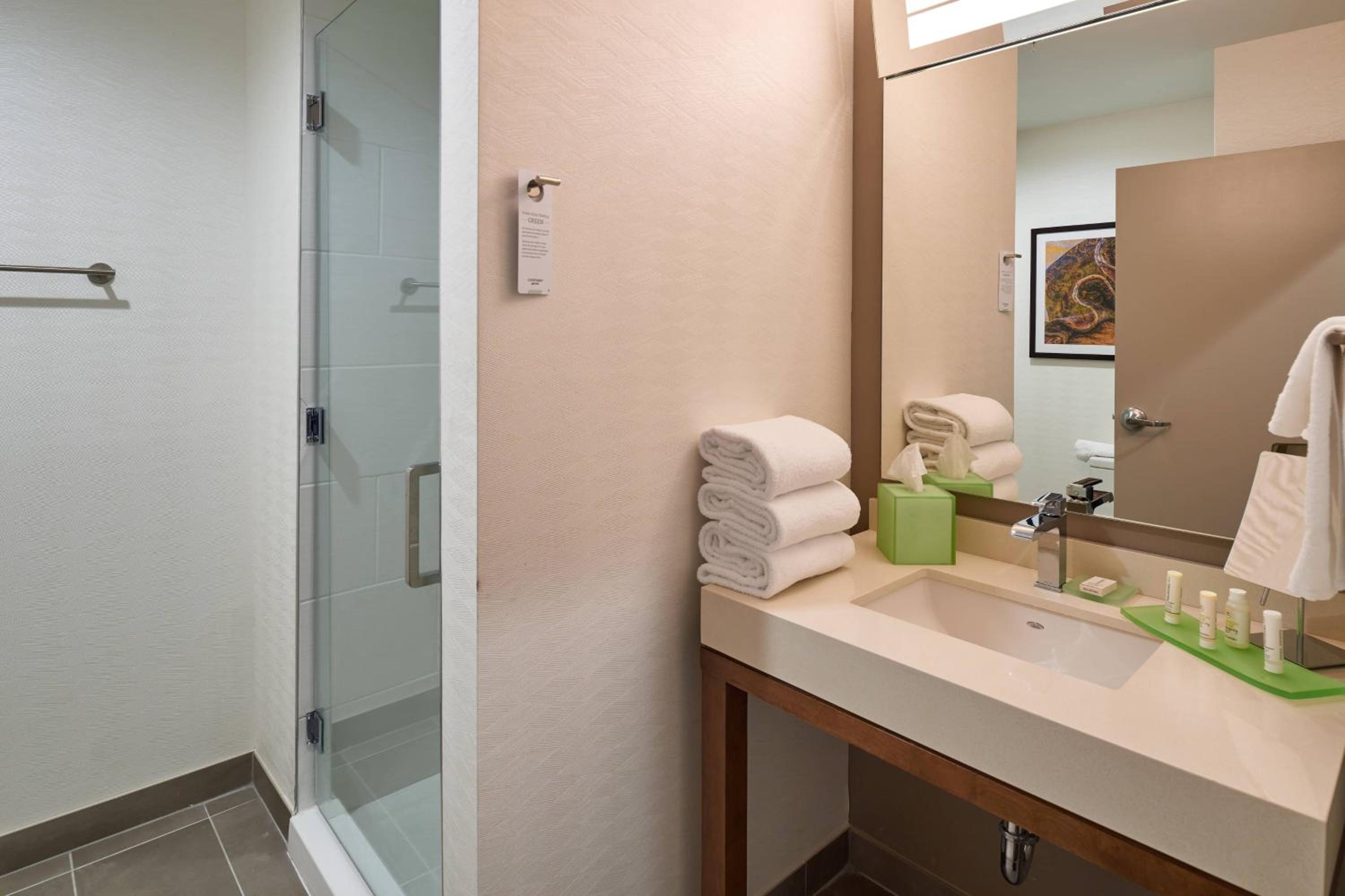 Room, 2 Queen Beds, Stadium View, Accessible، Hotel Courtyard By Marriott el Paso Downtown Convention Center 3/3