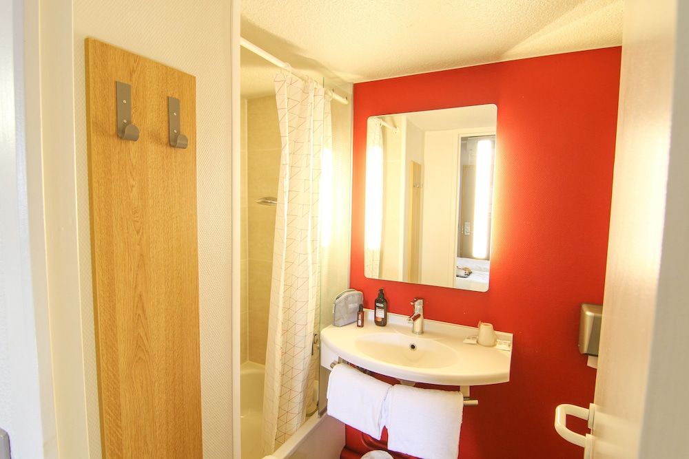 B B Hotel Poitiers 2 41/44