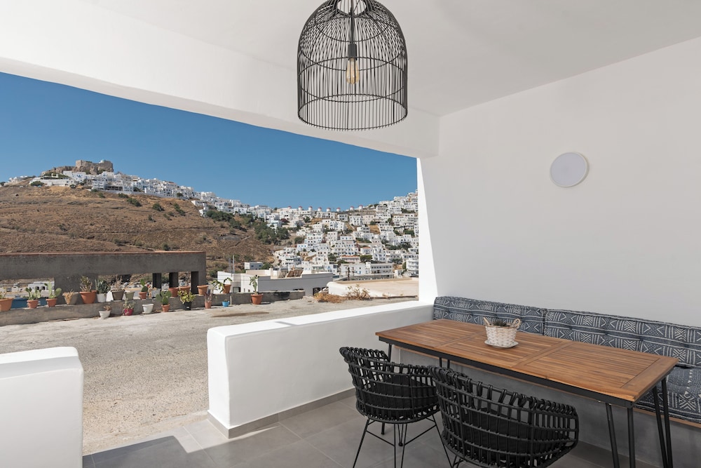 Ixthioessa Hotel 43/53