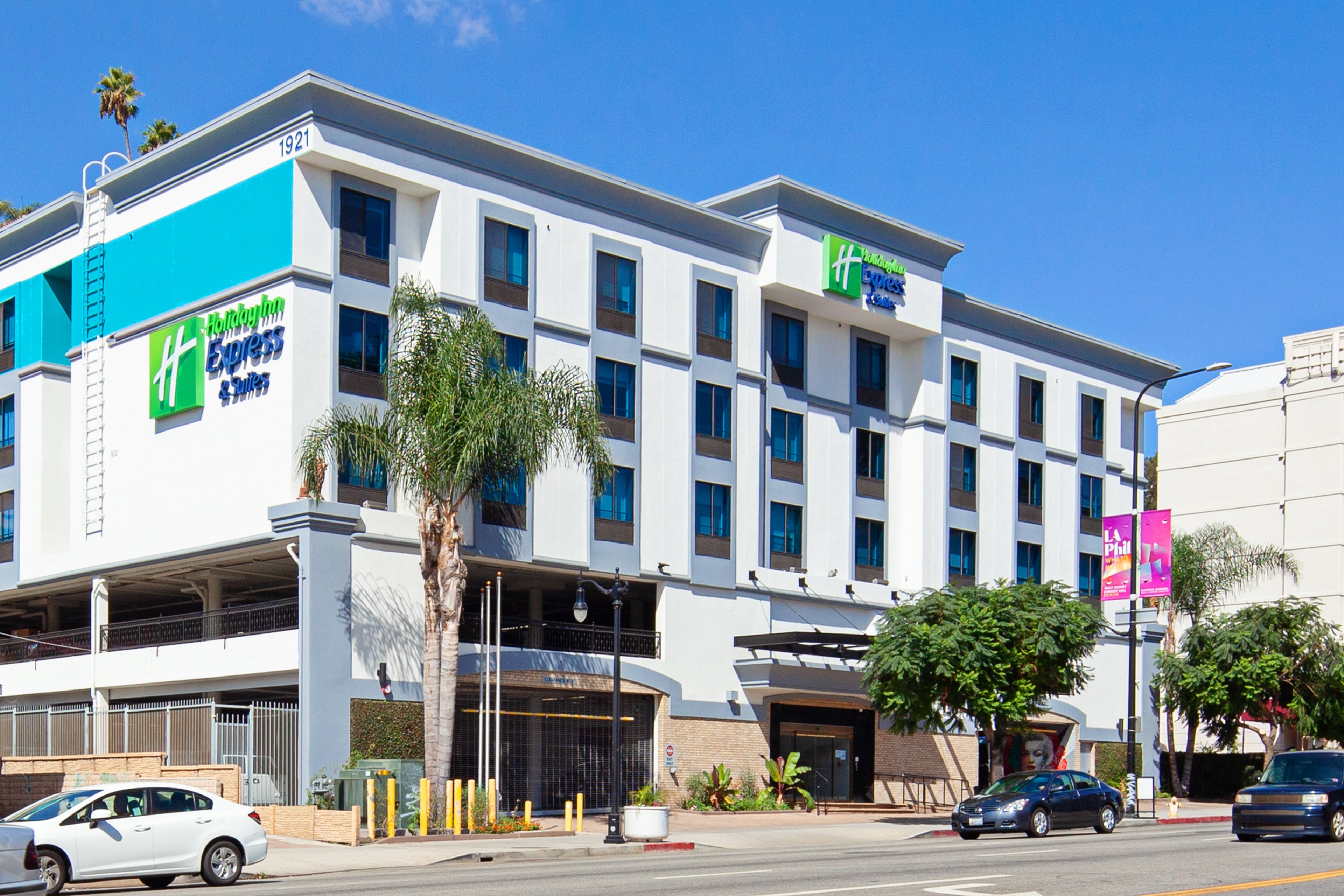 Holiday Inn Express Hollywood Walk of Fame An Ihg Hotel 60/65