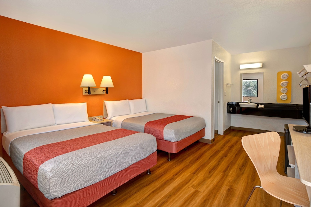 Motel6 Monterey, CA 31/57