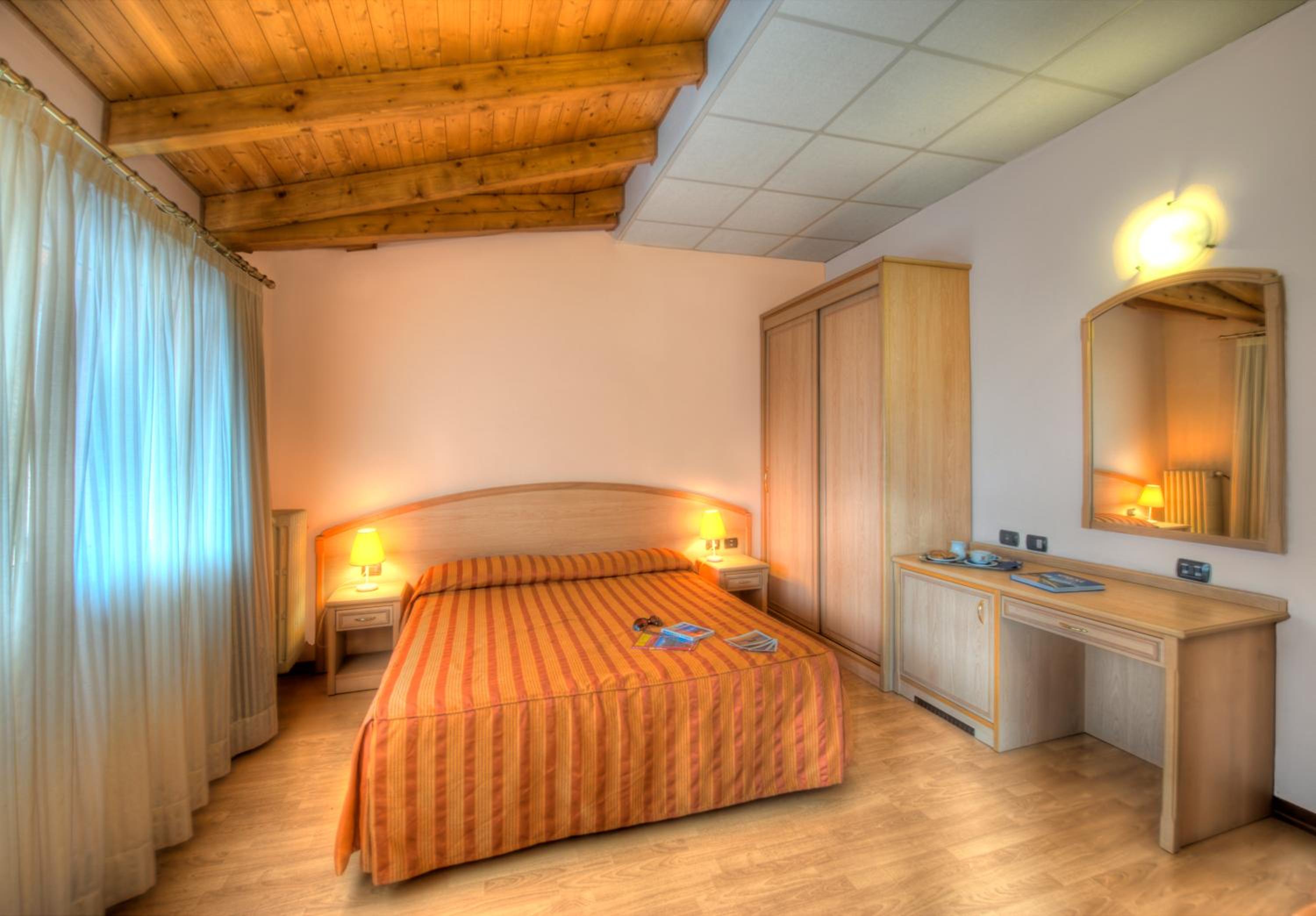 Hotel Residence Dei Fiori 36/50