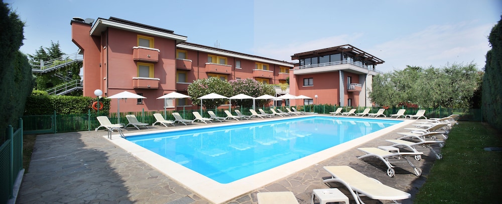 HOTEL OLIVETO 68/73