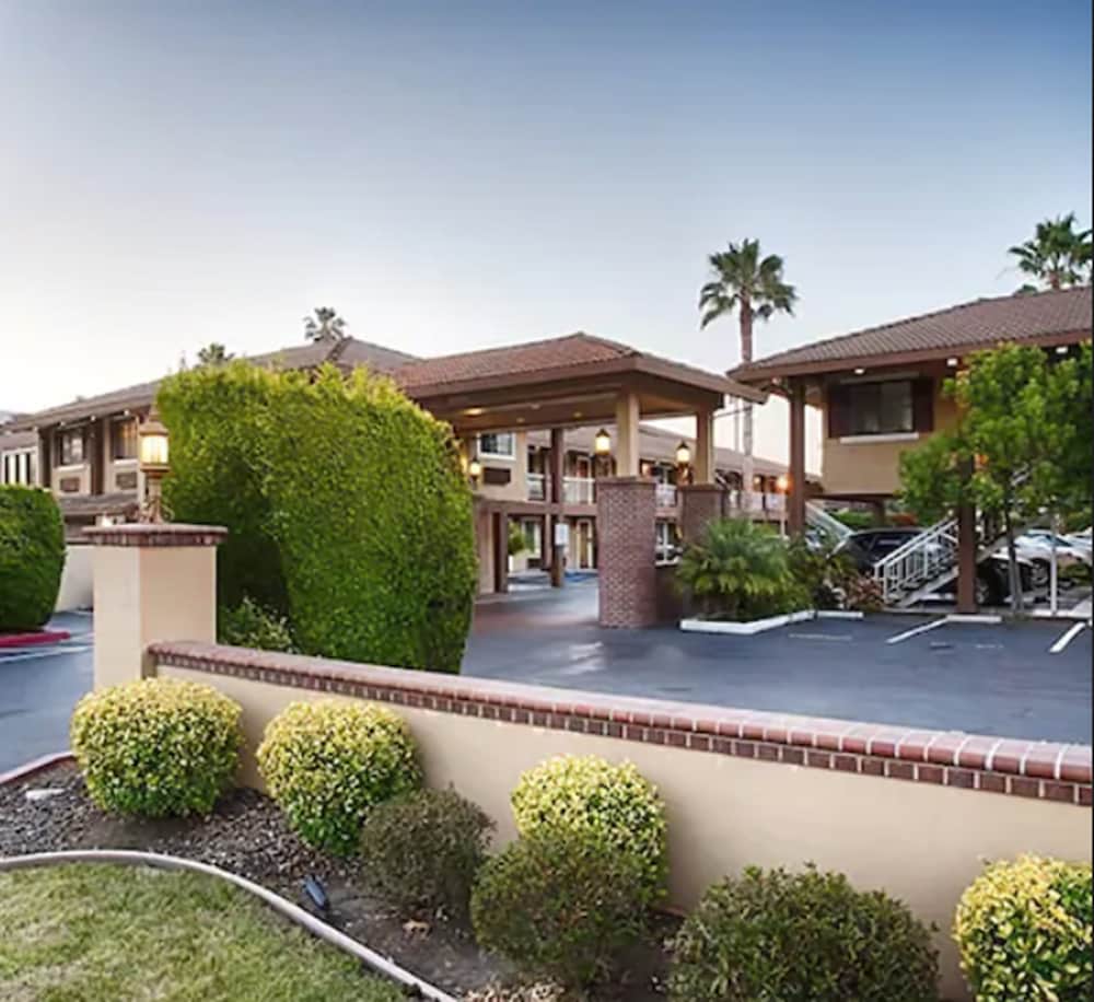 Surestay Plus Hotel By Best Western Mountain View 7/70
